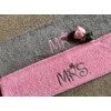 Kép 2/2 - Mr. és Mrs. páros törölköző - Rózsaszín - szürke - Ajándék pároknak - Szerelmes ajándékok