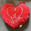 Kép 1/2 - Plüss szív párna - I Love You felirattal