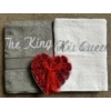 Kép 2/3 - The King - His Queen páros törölköző - fehér szürke  - Páros ajándék szerelmeseknek