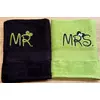 Kép 2/2 - Mr és Mrs hímzett páros törölköző - Fekete - zöld - Páros ajándék