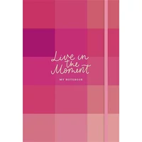 Jegyzetfüzet, A5, vonalas, sima, pontrácsos, 96 lap, keményfedeles, SHKOLYARYK "Live in the moment", vegyes minta
