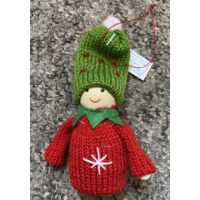 Téli figura - Zöld Sapkában Piros ruhában Fiú - Ajándék ötlet karácsonyra