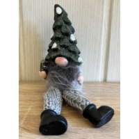 Lógó lábú manó - Zöld sapkás ajándékkal - Ajándék ötlet karácsonyra