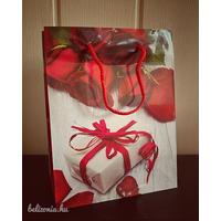 Ajándéktasak 32cm x 26 cm Nagy  rózsa+ajándék  mintával- Szerelmes ajándék