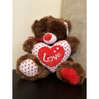  Plüss maci barna színű 30cm Piros szívet fog - Szerelmes Ajándék - Valentin napi ajándék