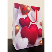 Ajándéktasak 18 cm x 23 cm - közepes szív mintával - Szerelmes ajándék