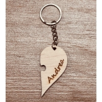 Gravírozott neves fa kulcstartó - Andrea - Páros ajándék