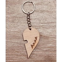Gravírozott neves fa kulcstartó - Anna - Páros ajándék - Fél szív