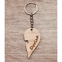 Gravírozott neves fa kulcstartó - Dorina - Páros ajándék