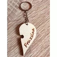 Gravírozott neves fa kulcstartó - Fruzsina - Páros ajándék