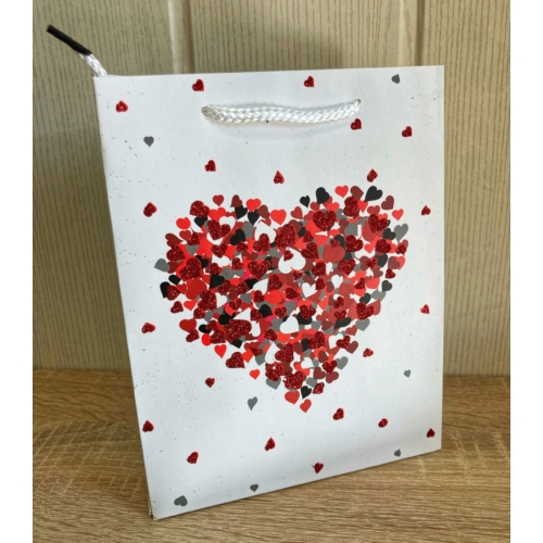 Ajándéktasak 18 cm x 23 cm - közepes piros kis szívek - Valentin napi ajándék - Szerelmes ajándék
