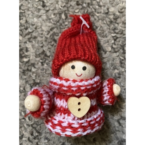 Téli figura-Csíkos -Piros sapkában Fiú - Ajándék ötlet karácsonyra