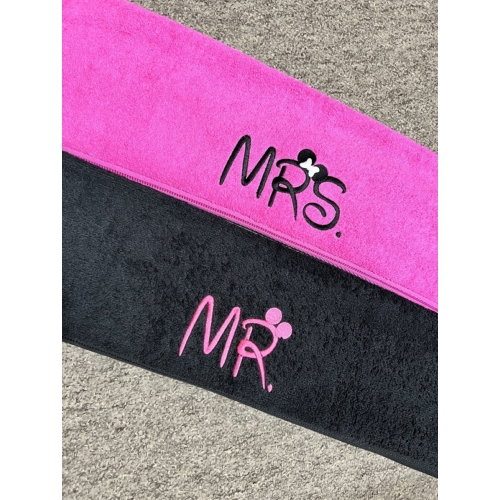 Mr. és Mrs. páros törölköző - Fekete - pink - Szerelmes ajándékok - Páros ajándékok
