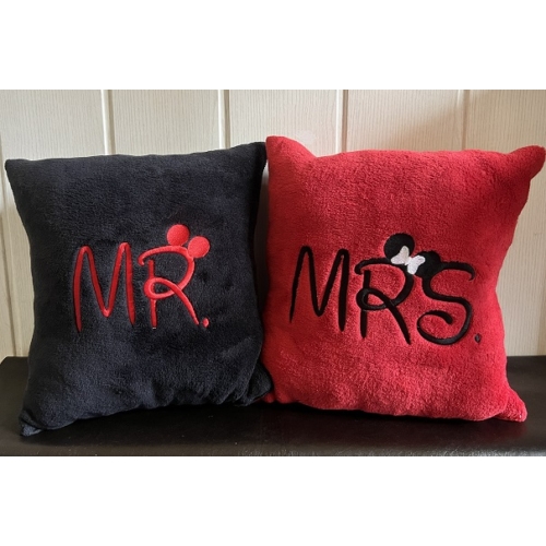 Hímzett - Mr. és Mrs. páros párna - piros fekete mintás - Ajándék pároknak - Szerelmes ajándék