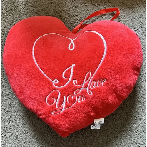 Plüss szív párna - I Love You felirattal