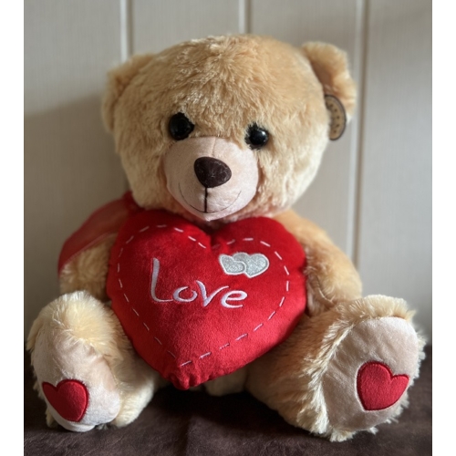 Plüss maci barna színű 40cm Piros szívet fog - Szerelmes Ajándék - Valentin napi ajándék