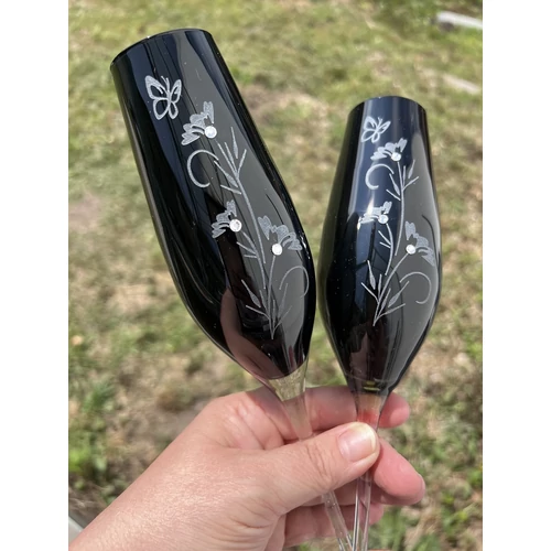 Üveg pohár virág mintával swarovski dísszel pezsgős fekete színű - Ajándék ötlet esküvőre